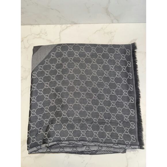 Gucci Gray Monogram Scarf - Excellent Condition - Picture 2 of 5